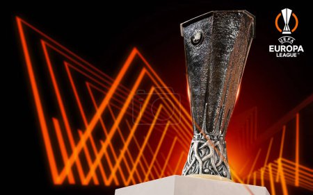 Téléchargez les photos : Pakistan, Karachi - 18 mars 2023 : trophée de match de l'UEFA Europa League avec fond. Illustration de rendu 3D. - en image libre de droit
