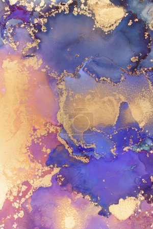 Foto de Lujo abstracto fluido arte pintura fondo alcohol tinta y oro técnica Esta pieza abstracta fascinante cuenta con una impresionante mezcla de tinta de alcohol y oro brillante. La interacción dinámica de colores y texturas crea un landsc visualmente impresionante - Imagen libre de derechos