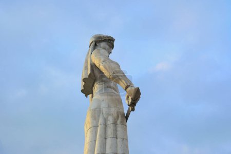 Foto de Tiflis, Georgia 13 de diciembre de 2023: Madre de Georgia o monumento nacional de Kartlis Deda. Tiflis, Georgia - Imagen libre de derechos