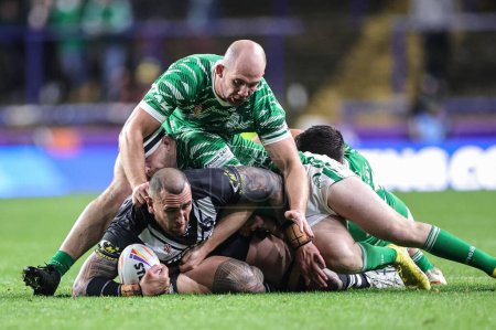 Photo for Nelson Asofa-Solomona of New Zealand is tackled by Ed Chamberlain of Ireland andGeorge King of Ireland during the Rugby League World Cup 2021 Group C match New Zealand vs Ireland at Headingley Stadium, Leeds, United Kingdom, 28th October 202 - Royalty Free Image