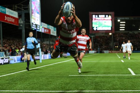 Photo for Lewis Ludlow, captain of Gloucester Rugby, dives over to score a try during the Gallagher Premiership match Gloucester Rugby vs Exeter Chiefs at Kingsholm Stadium , Gloucester, United Kingdom, 28th October 202 - Royalty Free Image