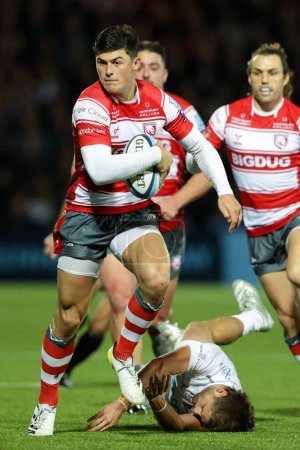 Photo for Man of the match, Louis Rees-Zammit of Gloucester Rugby, bursts towards the Exeter Chiefs try line during the Gallagher Premiership match Gloucester Rugby vs Exeter Chiefs at Kingsholm Stadium , Gloucester, United Kingdom, 28th October 202 - Royalty Free Image