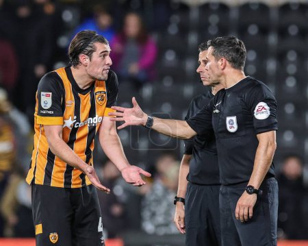 Photo for Jacob Greaves #4 of Hull City has words with referee Dean Whitestone after the final whistle during the Sky Bet Championship match Hull City vs Middlesbrough at MKM Stadium, Hull, United Kingdom, 1st November 202 - Royalty Free Image