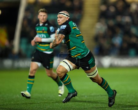 Photo for Aaron Hinkley of Northampton Saints runs with the ball during the Gallagher Premiership match Northampton Saints vs Exeter Chiefs at the cinch Stadium at Franklin's Gardens, Northampton, United Kingdom, 4th November 202 - Royalty Free Image