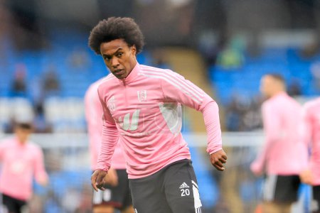 Photo for Willian #20 of Fulham warms up for the game ahead of the Premier League match Manchester City vs Fulham at Etihad Stadium, Manchester, United Kingdom, 5th November 202 - Royalty Free Image