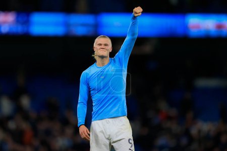 Photo for Erling Haaland #9 of Manchester City    celebrates the 2-1 victory in the Premier League match Manchester City vs Fulham at Etihad Stadium, Manchester, United Kingdom, 5th November 202 - Royalty Free Image