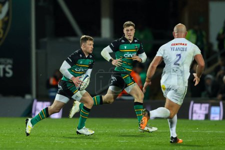 Photo for Fraser Dingwall, captain of Northampton Saints, looks to break down the left flank during the Gallagher Premiership match Northampton Saints vs Exeter Chiefs at the cinch Stadium at Franklin's Gardens, Northampton, United Kingdom, 4th November 202 - Royalty Free Image