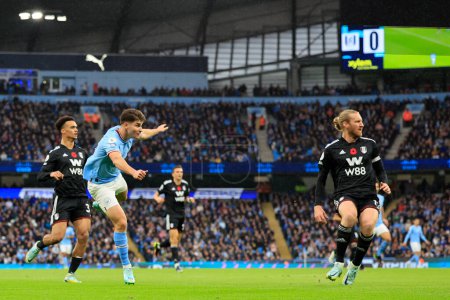 Photo for Julian Alvarez #19 of Manchester City scores to make it 1-0 during the Premier League match Manchester City vs Fulham at Etihad Stadium, Manchester, United Kingdom, 5th November 202 - Royalty Free Image