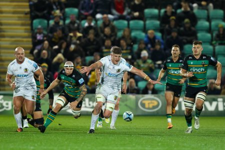 Photo for Jacques Vermeulen of Exeter Chiefs and Aaron Hinkley of Northampton Saints contest a loose ball during the Gallagher Premiership match Northampton Saints vs Exeter Chiefs at the cinch Stadium at Franklin's Gardens, Northampton, United Kingdom, 4th No - Royalty Free Image