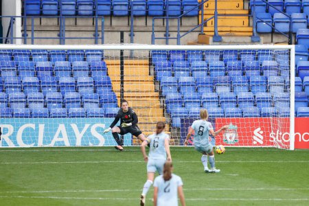 Téléchargez les photos : Rachel Daly # 8 d'Aston Villa marque une pénalité de 0-1 lors du match de la Fa Women's Super League Liverpool Women vs Aston Villa Women à Prenton Park, Birkenhead, Royaume-Uni, le 6 novembre 202 - en image libre de droit