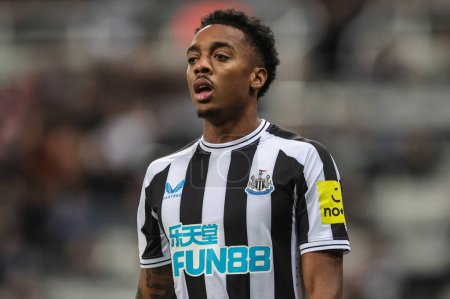 Photo for Joe Willock #28 of Newcastle United during the Carabao Cup Third Round match Newcastle United vs Crystal Palace at St. James's Park, Newcastle, United Kingdom, 9th November 202 - Royalty Free Image