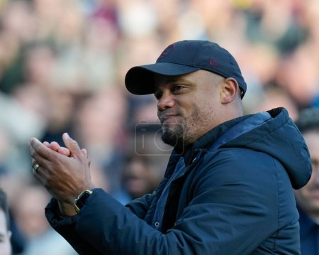 Photo for Vincent Kompany Manager of Burnley salutes the fans after their 3-0 victory the Sky Bet Championship match Burnley vs Blackburn Rovers at Turf Moor, Burnley, United Kingdom, 13th November 202 - Royalty Free Image