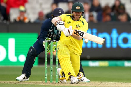 Téléchargez les photos : David Warner de Australia bats lors du Dettol ODI Series match Australie vs Angleterre à Melbourne Cricket Ground, Melbourne, Australie, 22 Novembre 2022 - en image libre de droit