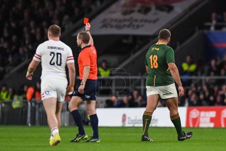 Photo for Thomas du Toit of South Africa is sent off by referee Angus Gardner during the Autumn internationals match England vs South Africa at Twickenham Stadium, Twickenham, United Kingdom, 26th November 2022 - Royalty Free Image
