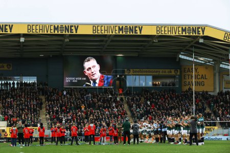 Photo for The teams and spectators applaud for a minute to mark the passing of Doddie Weir before he Gallagher Premiership match Leicester Tigers vs London Irish at Mattioli Woods Welford Road, Leicester, United Kingdom, 27th November 2022 - Royalty Free Image