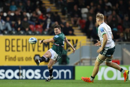 Photo for Freddie Burns of Leicester Tigers kicks the ball during the Gallagher Premiership match Leicester Tigers vs London Irish at Mattioli Woods Welford Road, Leicester, United Kingdom, 27th November 2022 - Royalty Free Image