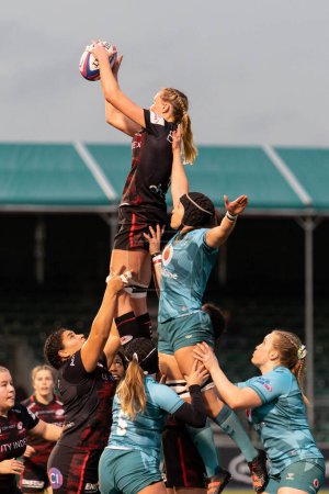 Photo for Fi McIntosh #4 of Saracens Women wins the line out during the Women's Allianz Premier 15's match Saracens Women vs Wasps Women at StoneX Stadium, London, United Kingdom, 27th November 2022 - Royalty Free Image
