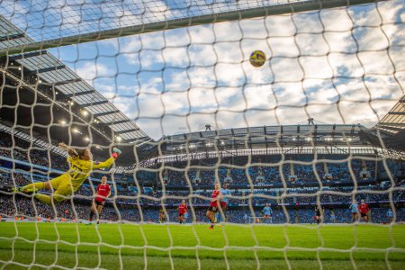 Photo for Mary Earps #27 of Manchester United dives for the ball during the The FA Women's Super League match Manchester City Women vs Manchester United Women at Etihad Stadium, Manchester, United Kingdom, 11th December 2022 - Royalty Free Image