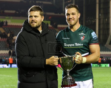 Photo for Ed Slater, who represented both teams and retired after being diagnosed with Motor Neurone Disease, presents the Ed Slater Cup to Hanro Liebenberg, captain of Leicester Tigers, following the Gallagher Premiership match Leicester Tigers vs Gloucester - Royalty Free Image