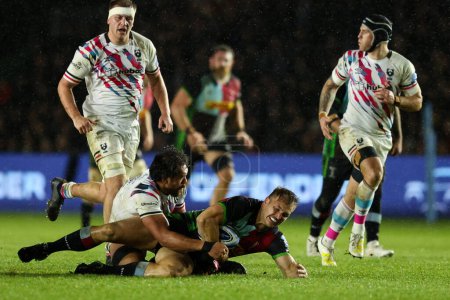Photo for Andre Esterhuizen of Harlequins is tackled during the Gallagher Premiership match Harlequins vs Bristol Bears at Twickenham Stoop , London, United Kingdom, 27th December 202 - Royalty Free Image