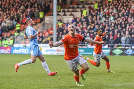 Photo for Shayne Lavery #19 of Blackpool celebrates his goal to make it 1-0 during the Sky Bet Championship match Blackpool vs Sunderland at Bloomfield Road, Blackpool, United Kingdom, 1st January 202 - Royalty Free Image