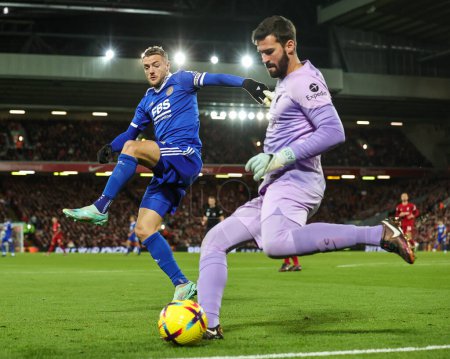 Téléchargez les photos : Alisson Becker #1 of Liverpool clears the ball despite pressure from Jamie Vardy #9 of Leicester City during the Premier League match Liverpool vs Leicester City at Anfield, Liverpool, United Kingdom, 30th December 202 - en image libre de droit