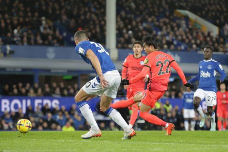Photo for Kaoru Mitoma #22 of Brighton & Hove Albion scores to make it 0-1 during the Premier League match Everton vs Brighton and Hove Albion at Goodison Park, Liverpool, United Kingdom, 3rd January 202 - Royalty Free Image