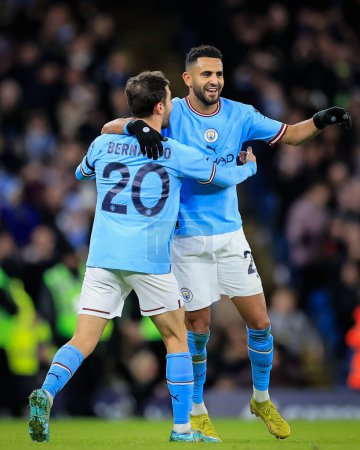 Foto de Riyad Mahrez #26 of Manchester City celebrates his goal with his team mates and makes the score 1-0 during the Emirates FA Cup Third Round match Manchester City vs Chelsea at Etihad Stadium, Manchester, United Kingdom, 8th January 202 - Imagen libre de derechos