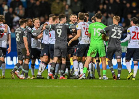 Foto de Melee  in between Plymouth Argyle defender James Wilson (5) and Bolton Wanderers forward Jn Dai Bvarsson 9 started off big melee and every players from both team gets involved  during the Sky Bet League 1 match Bolton Wanderers vs Plymouth Argyle - Imagen libre de derechos