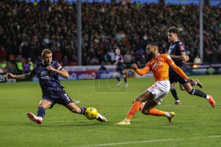 Foto de CJ Hamilton #22 of Blackpool sees his shot blocked by Steve Cook #3 of Nottingham Forest during the Emirates FA Cup Third Round match Blackpool vs Nottingham Forest at Bloomfield Road, Blackpool, United Kingdom, 7th January 202 - Imagen libre de derechos