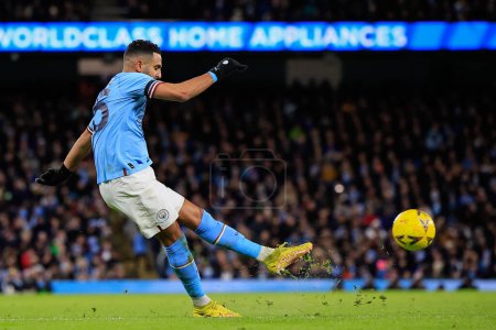 Foto de Riyad Mahrez #26 of Manchester City fires in a cross during the Emirates FA Cup Third Round match Manchester City vs Chelsea at Etihad Stadium, Manchester, United Kingdom, 8th January 202 - Imagen libre de derechos