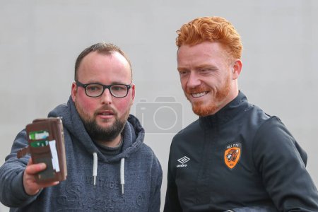 Foto de Ryan Woods #15 of Hull City poses for a photo as he arrives ahead of the Emirates FA Cup Third Round match Hull City vs Fulham at MKM Stadium, Hull, United Kingdom, 7th January 202 - Imagen libre de derechos