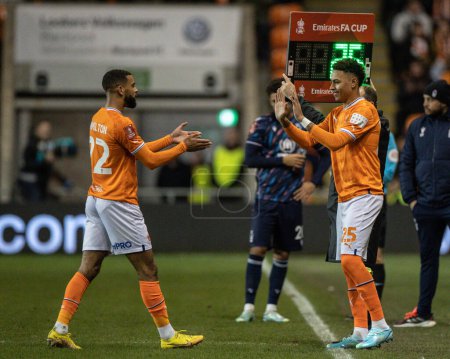 Foto de Morgan Rogers #25 of Blackpool makes his debut as he comes on for CJ Hamilton #22 of Blackpool during the Emirates FA Cup Third Round match Blackpool vs Nottingham Forest at Bloomfield Road, Blackpool, United Kingdom, 7th January 202 - Imagen libre de derechos