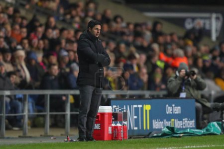 Photo for Mikel Arteta manager of Arsenal during the Emirates FA Cup Third Round match Oxford United vs Arsenal at Kassam Stadium, Oxford, United Kingdom, 9th January 202 - Royalty Free Image