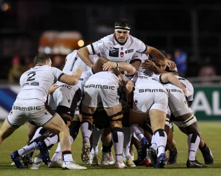 Foto de Dylan Cretin of Lyon Rugby takes charge of a maul during the European Champions Cup match Saracens vs Lyon at StoneX Stadium, London, United Kingdom, 14th January 202 - Imagen libre de derechos