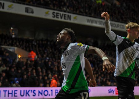 Foto de GOAL Plymouth Argyle full back Bali Mumba  (17)  celebrates a goal to make it 1-1 in added on time  during the Sky Bet League 1 match Ipswich Town vs Plymouth Argyle at Portman Road, Ipswich, United Kingdom, 14th January 202 - Imagen libre de derechos
