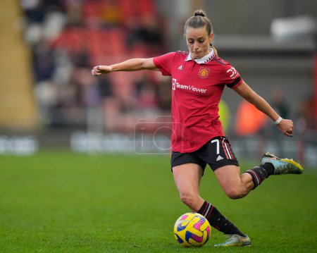 Téléchargez les photos : Ella Toone #7 of Manchester United crosses the ball during the The Fa Women's Super League match Manchester United Women vs Liverpool Women at Leigh Sports Village, Leigh, United Kingdom, 15th January 202 - en image libre de droit
