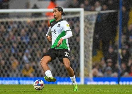 Foto de Plymouth Argyle defender Nigel Lonwijk (21) on the ball and looks for pass  during the Sky Bet League 1 match Ipswich Town vs Plymouth Argyle at Portman Road, Ipswich, United Kingdom, 14th January 202 - Imagen libre de derechos