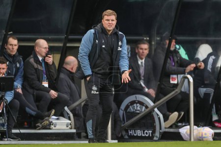 Photo for Eddie Howe manager of Newcastle United gives his players instructions during the Premier League match Newcastle United vs Fulham at St. James's Park, Newcastle, United Kingdom, 15th January 202 - Royalty Free Image