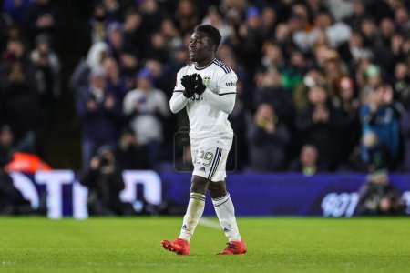 Foto de Wilfried Gnonto #29 of Leeds United applauds the fans as he is substituted during the Emirates FA Cup Third Round replay Leeds United vs Cardiff City at Elland Road, Leeds, United Kingdom, 18th January 202 - Imagen libre de derechos