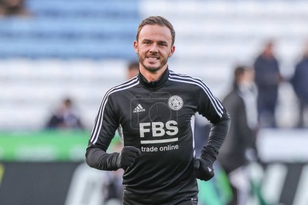 Foto de James Maddison #10 of Leicester City in the pregame warmup session during the Premier League match Leicester City vs Brighton and Hove Albion at King Power Stadium, Leicester, United Kingdom, 21st January 202 - Imagen libre de derechos