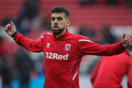 Téléchargez les photos : Tommy Smith #14 of Middlesbrough during the pre match warm up ahead of the Sky Bet Championship match Sunderland vs Middlesbrough at Stadium Of Light, Sunderland, United Kingdom, 22nd January 202 - en image libre de droit