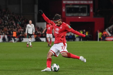 Téléchargez les photos : Gustavo Scarpa #31 of Nottingham Forest crosses the ball during the Carabao Cup Semi-Finals match Nottingham Forest vs Manchester United at City Ground, Nottingham, United Kingdom, 25th January 202 - en image libre de droit
