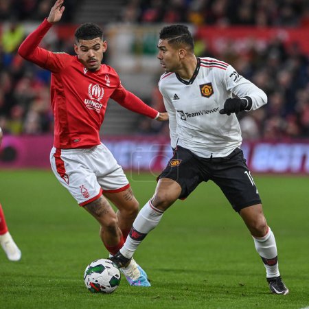 Téléchargez les photos : Casemiro #18 of Manchester United holds off Morgan Gibbs-White #10 of Nottingham Forest during the Carabao Cup Semi-Finals match Nottingham Forest vs Manchester United at City Ground, Nottingham, United Kingdom, 25th January 202 - en image libre de droit