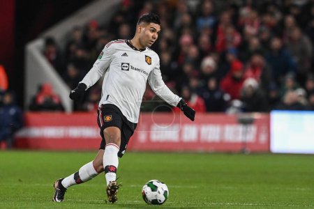 Téléchargez les photos : Casemiro #18 of Manchester United in action during the Carabao Cup Semi-Finals match Nottingham Forest vs Manchester United at City Ground, Nottingham, United Kingdom, 25th January 202 - en image libre de droit