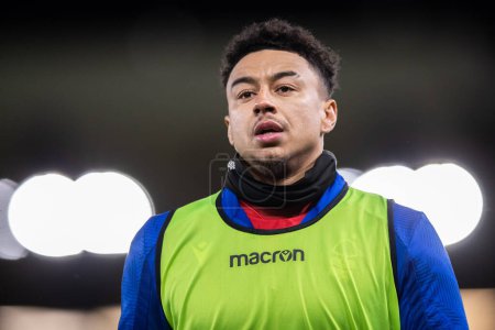Téléchargez les photos : Jesse Lingard #11 of Nottingham Forest warms up on the side line during the Carabao Cup Semi-Finals match Nottingham Forest vs Manchester United at City Ground, Nottingham, United Kingdom, 25th January 202 - en image libre de droit