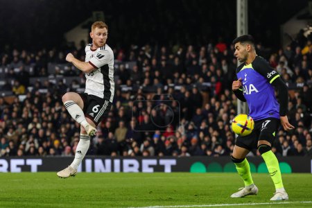 Photo for Harrison Reed #6 of Fulham shoots on goal during the Premier League match Fulham vs Tottenham Hotspur at Craven Cottage, London, United Kingdom, 23rd January 202 - Royalty Free Image