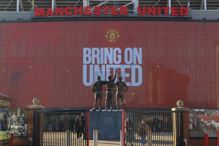 Foto de Outside the ground as Manchester United mark the 65th anniversary of the Munich Air Disaster at Old Trafford, Manchester, United Kingdom, 6th February 2023 - Imagen libre de derechos