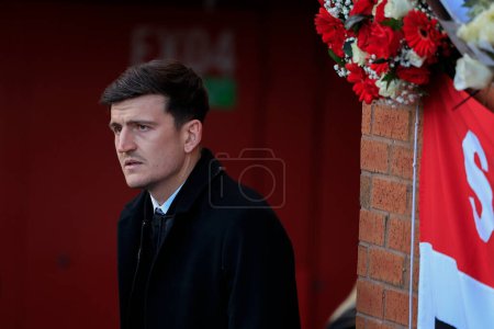 Foto de Club captain Harry Maguire attends as Manchester United mark the 65th anniversary of the Munich Air Disaster at Old Trafford, Manchester, United Kingdom, 6th February 2023 - Imagen libre de derechos