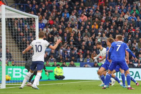 Photo for Rodrigo Bentancur #30 of Tottenham Hotspur scores a goal to make it 0-1 during the Premier League match Leicester City vs Tottenham Hotspur at King Power Stadium, Leicester, United Kingdom, 11th February 202 - Royalty Free Image
